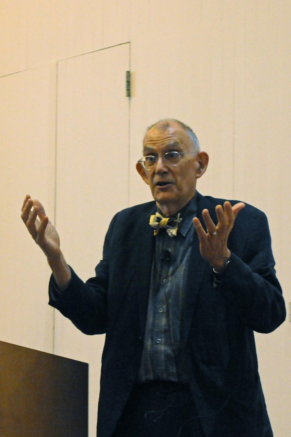 Philsophy Professor Thomas M. Scanlon connected moral philosophy to political philosopy yesterday at the Law School during his lecture, titled “Individual Morality and the Morality of Institutions.” 