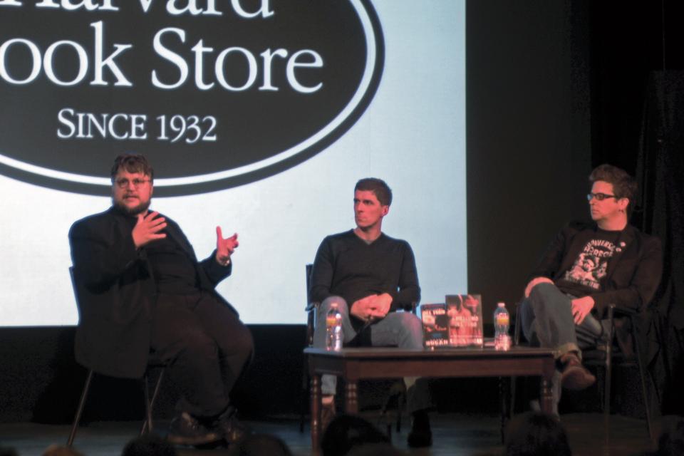 Director Guillermo del Toro (left) and thriller writer Chuck Hogan (center) discuss their new novel “The Fall.” The book is the second in the Strain Trilogy, which chronicles the fight against a vampiric virus.