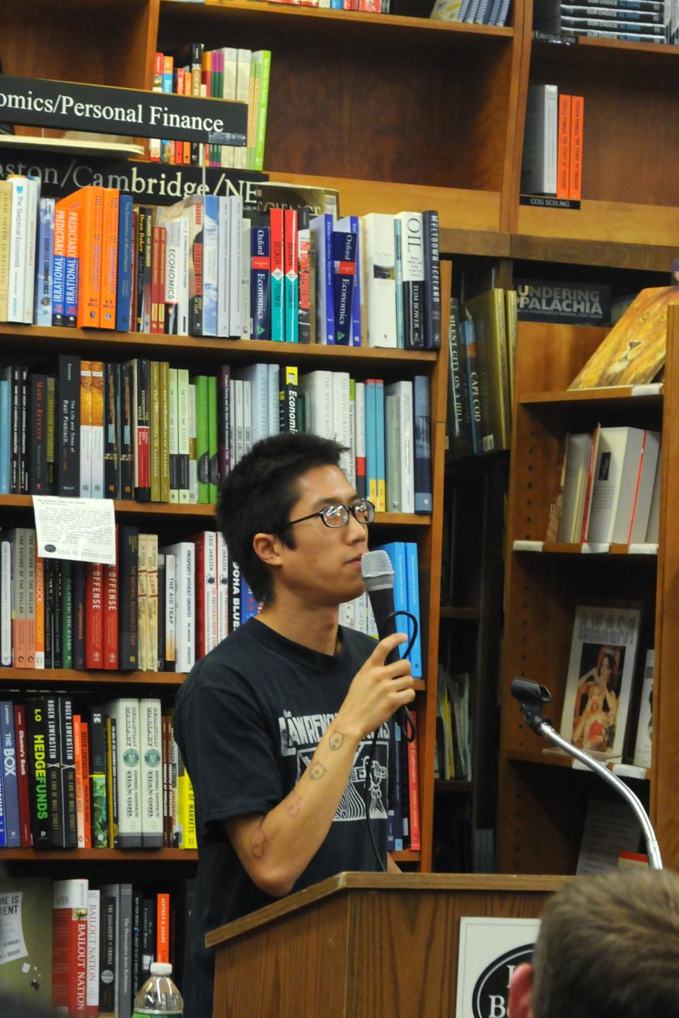 Novelist, short story writer and poet Tao Lin gives a reading from his second novel, Richard Yates, at the Harvard Bookstore yesterday.