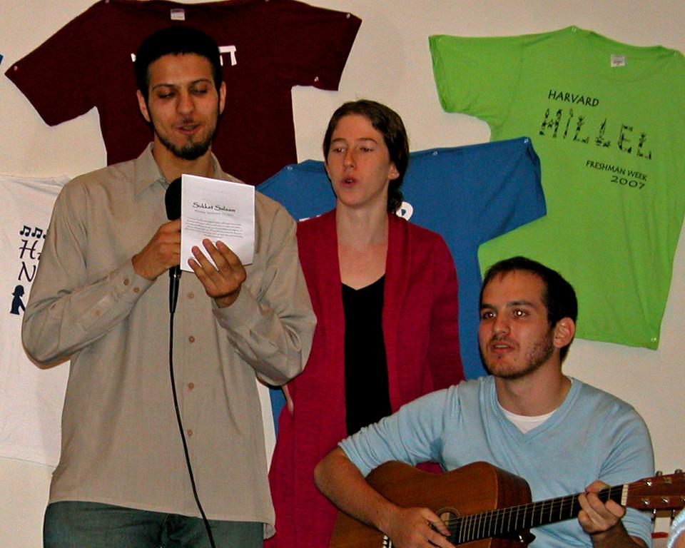 Members of Harvard Hillel and the Harvard Islamic Society joined together for Sukkat 
Salaam last night. The groups enjoyed an interfaith dinner and dialogue, as well as sing-a-long of folk songs in Hebrew and Arabic.
