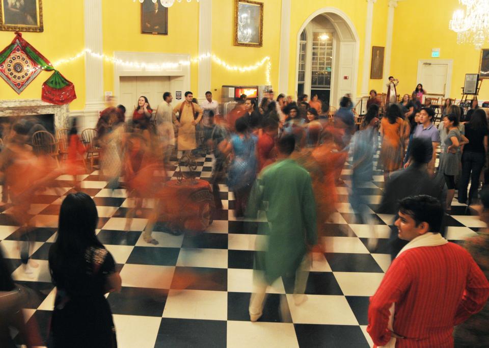 A sea of bodies surrounds the aarthi during the garba.
