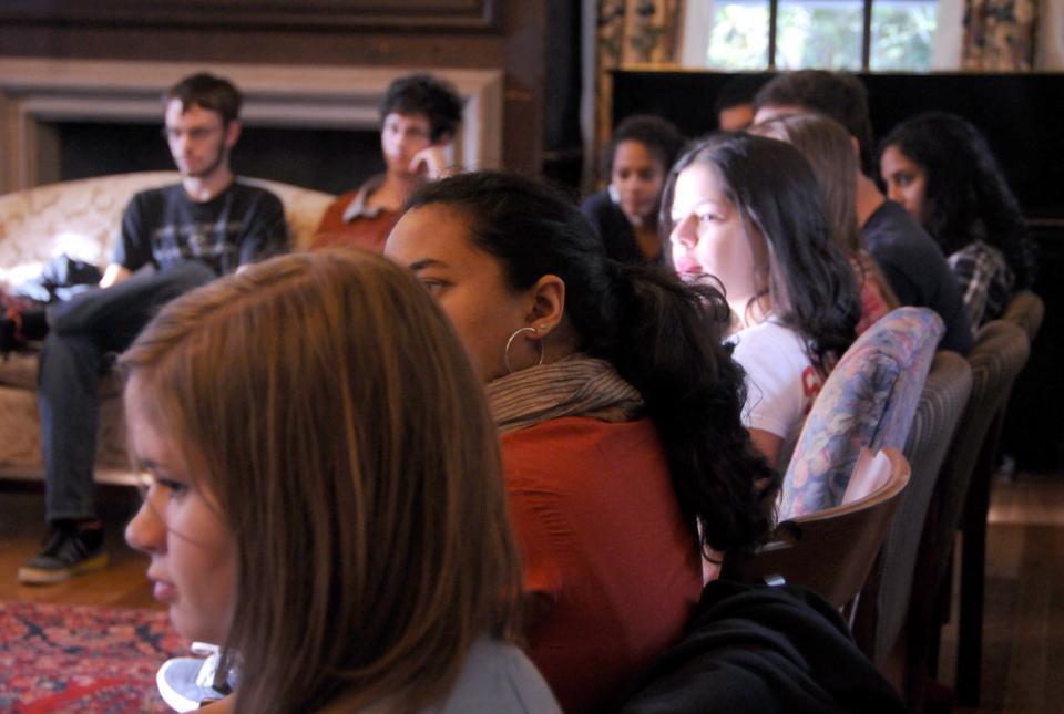 Harvard College students assemble to discuss final clubs, social space, and an emerging campaign to push for a more inclusive Harvard social scene last Friday.