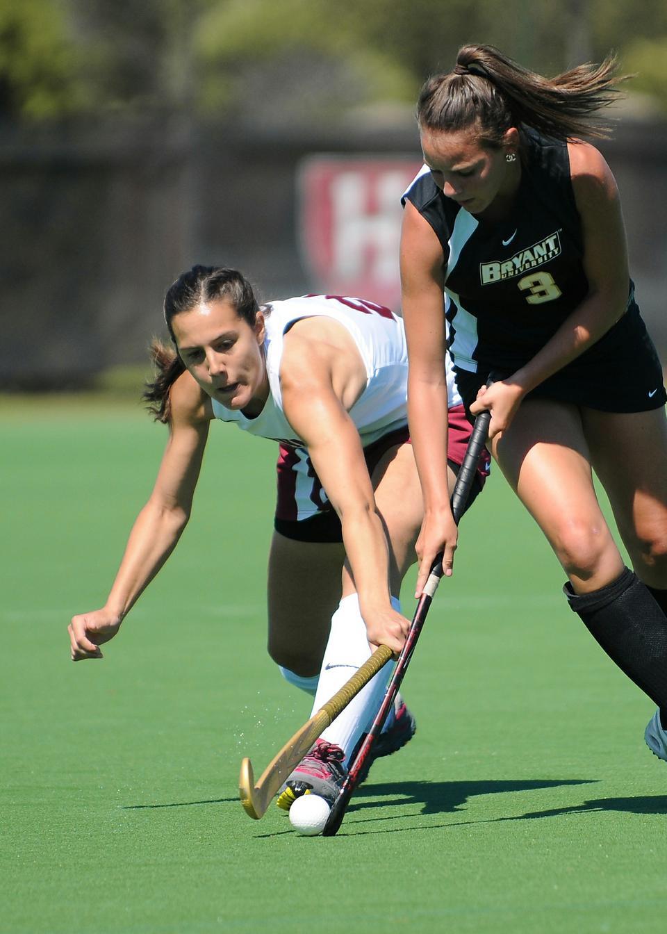 After graduating high school in Buenos Aires, Pili Mayora joined the El Coreto circus school to develop basic circus skills. Three years later, the conditioning has helped the field hockey standout in her play. 