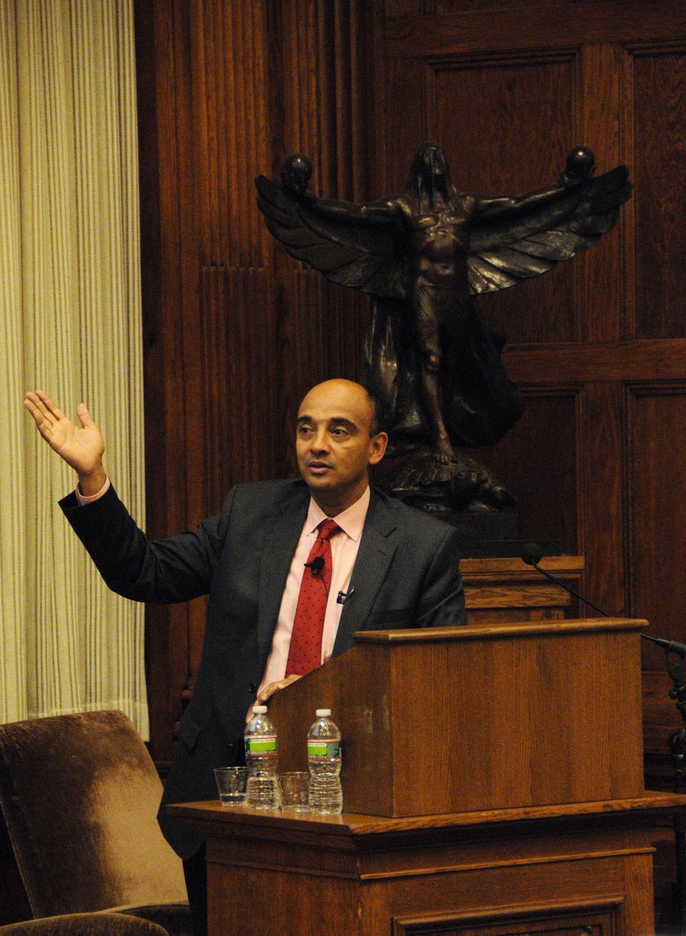 K. Anthony Appiah, a professor of philosophy at Princeton, discusses Du Bois’s perspectives on race during the second part of the W.E.B. Du Bois Institute’s lecture series yesterday at the Barker Center.
