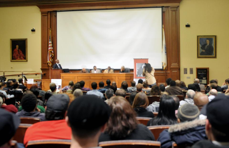 A packed room listens to cast members
from The Wire talk about their experiences filming the acclaimed HBO series. The event was co-sponsored by the IOP and was moderated by Harvard Law School Professor Charles Ogletree, who will be teaching a class focused on The Wire next semester.