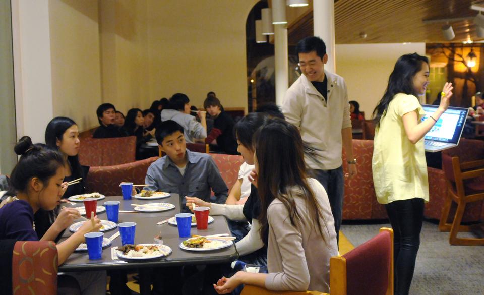 The Korean traditions of eating and sharing persists at Harvard, where students of diverse ethnic backgrounds gathered at the Korean Association’s Chuseok Festival last night to celebrate Korean culture, customs, and cuisine amongst friends. 