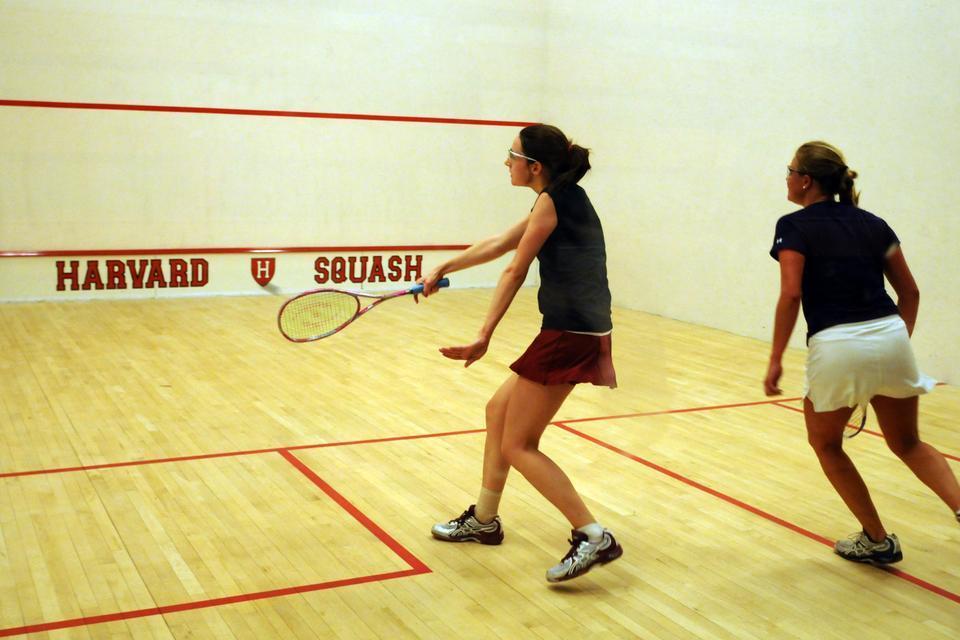 Sophomore Laura Gemmell, the defending national champion, got her second collegiate campaign started on the right foot, sweeping all three of her opponents this weekend. The women’s squash team, ranked first nationally, beat Brown, Stanford, and Williams by identical 3-0 counts.