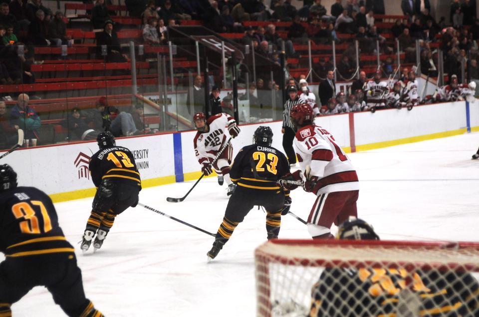 Men's ice hockey fell to Quinnipiac, 3-1, on Wednesday.