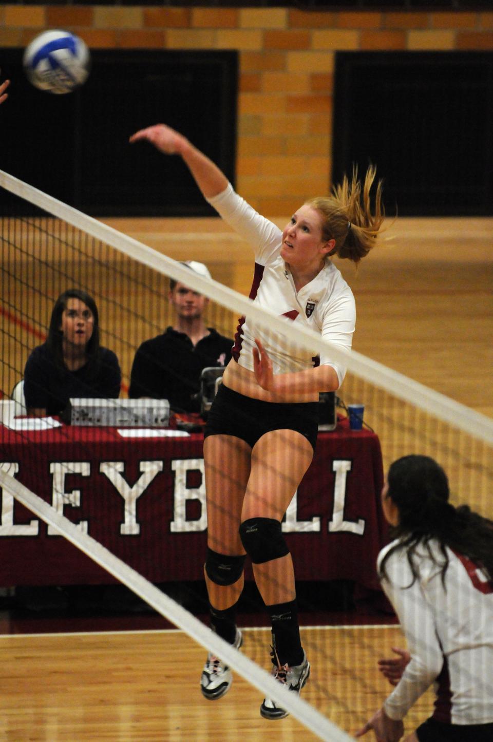 Junior AC Ingersoll, who served as captain of the women’s volleyball team this fall, has taken on the challenge of a new varsity sport by joining heavyweight crew. She was also named to the Academic All-Ivy team this year.