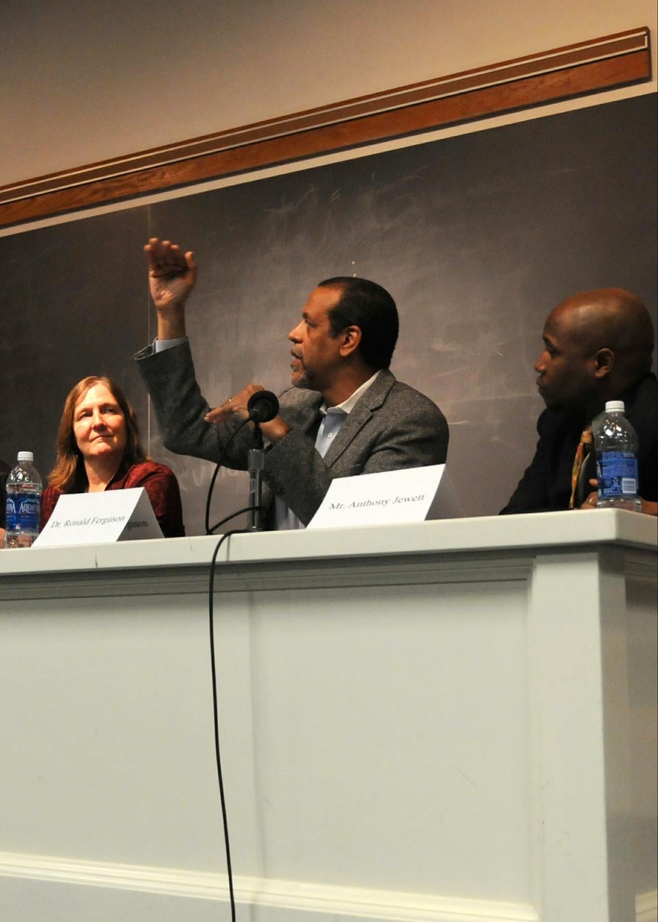 Panelists discuss achievement-gap issues that persist in today’s education system. The event, held yesterday, was sponsored by Harvard Students for Education Reform and Teach for America.