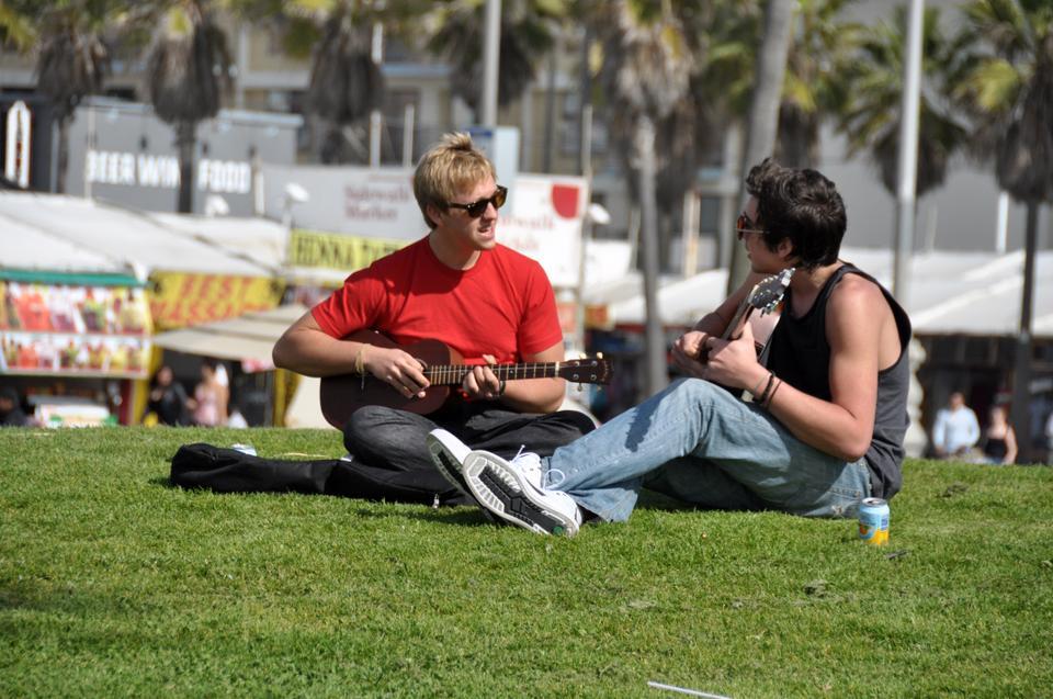 The grassy space between the Boardwalk and the sand is a popular place for people to sit and enjoy the California sunshine. People can often be seen sketching and playing music with their friends.
