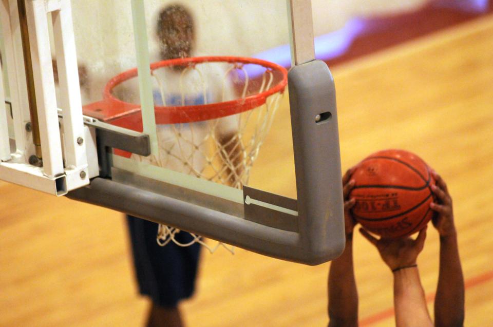Saturday’s Hoops Against Cancer, sponsored by the Harvard Cancer Society, Black Men’s Forum, and Evening with Champions, is the second annual three-on-three basketball tournament raising money for cancer research. 