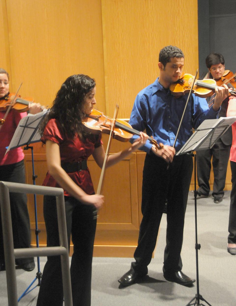 In order to highlight the potential of musicians as community leaders and entreprenuers, the Venezuelan Legacy Series hosted a panel and chamber orchestra performance on Thursday, April 7 in Tsia Auditorium in CGIS. The Chamber Orchestra was made up of a variety of talented musicians from Project STEP, Boston Arts Academy, and YOURS project as well as members of the Camerata Latinoamericano and the Youth Orchestra of the Americas.