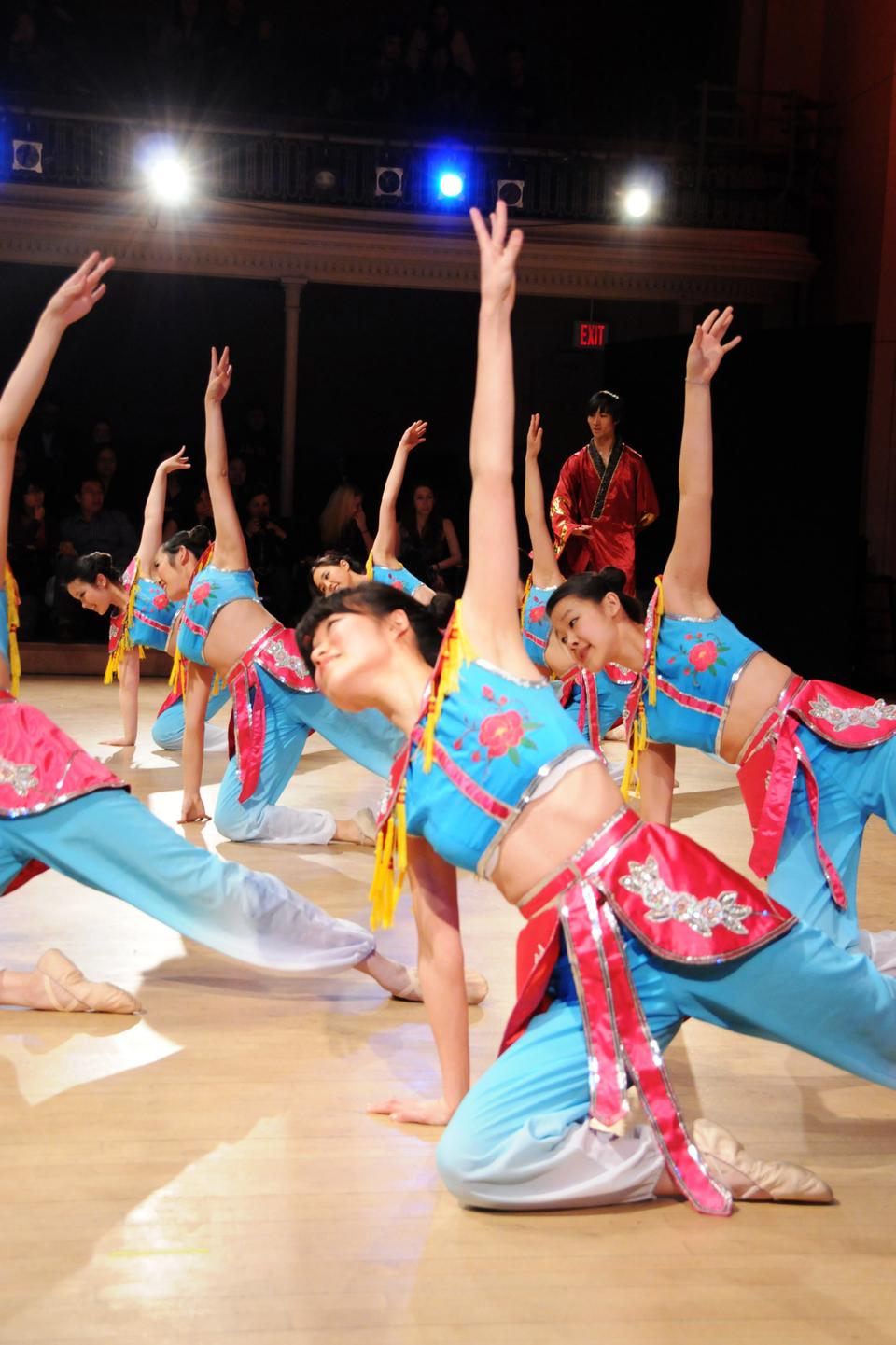 Dancers of the piece "Li Yuan Xin Yun" dazzle the audience with their colorful costumes and acrobatic dance moves.