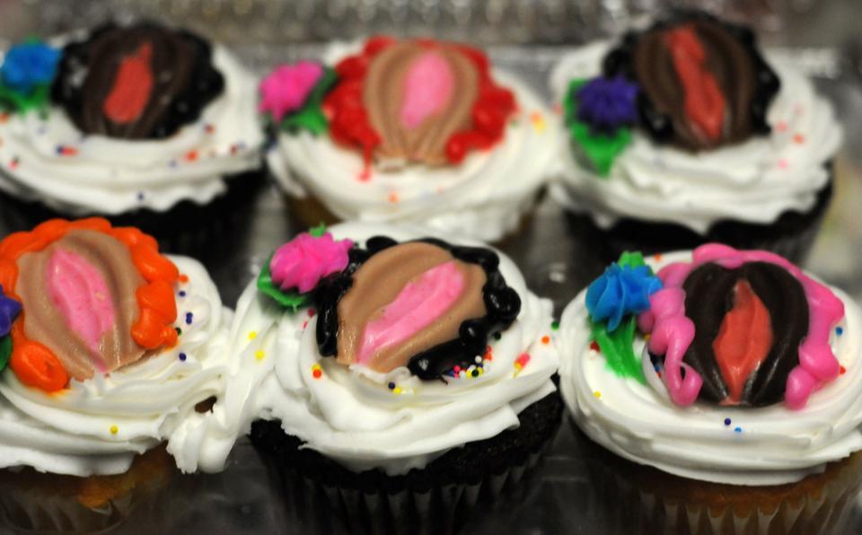 Vagina-themed cupcakes from Sweet & Nasty, an erotic pastry shop, were served at the start of the Female Orgasm seminar.  The seminar filled the room to capacity and featured both male and female attendees.