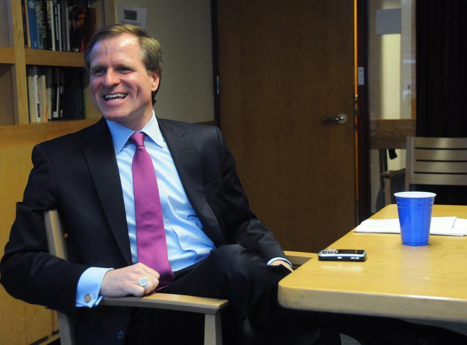 John McConnell, speechwriter for George W. Bush and Dick Cheney, describes his experiences working in the White House and offers tips for writing a successful speech in a discussion with students at the Institute of Politics yesterday.