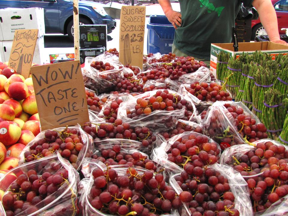 Grapes sell for half as much as the wholesale price at this stand.  