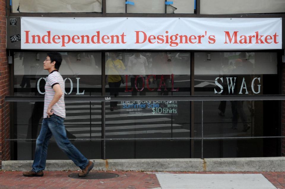 The Independent Designer’s Market—held on the second Sunday of each month at 30 Brattle St.—offers local artists the opportunity to sell clothing, jewelry, photography, and art. 