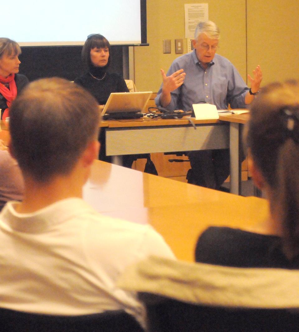 Professor Timothy J. Colton discusses nation building in Ukraine after the Soviet Union at a mini-symposium run by the Harvard Ukrainian Research Institute.
