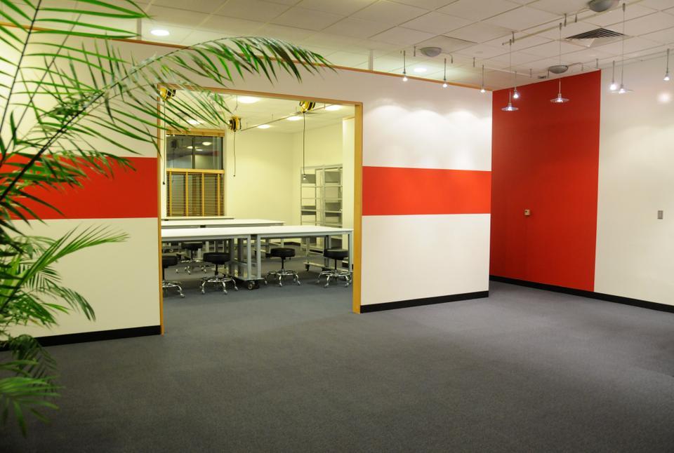 Location of the Maxwell-Dworkin Laboratory where the old cafe was