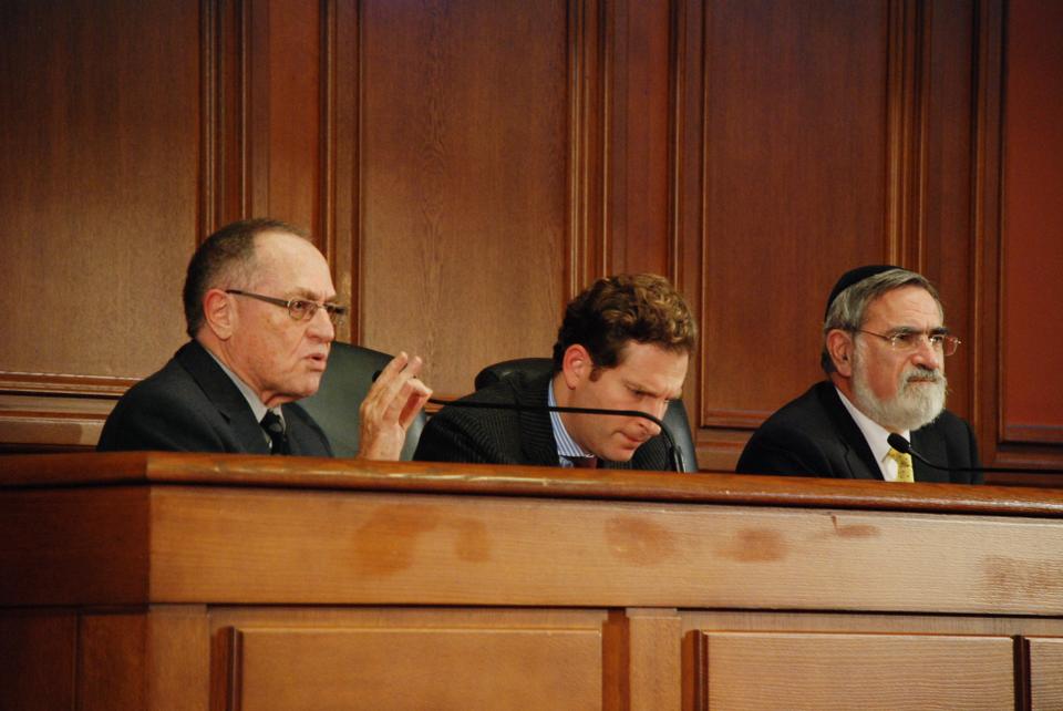 Harvard Law School Professors Alan Dershowitz and Noah Feldman discussed the prospects for peace in Israel with Chief Rabbi Lord Jonathan Sacks. 