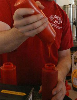 Cover image for Invention Solves Ketchup Dilemma