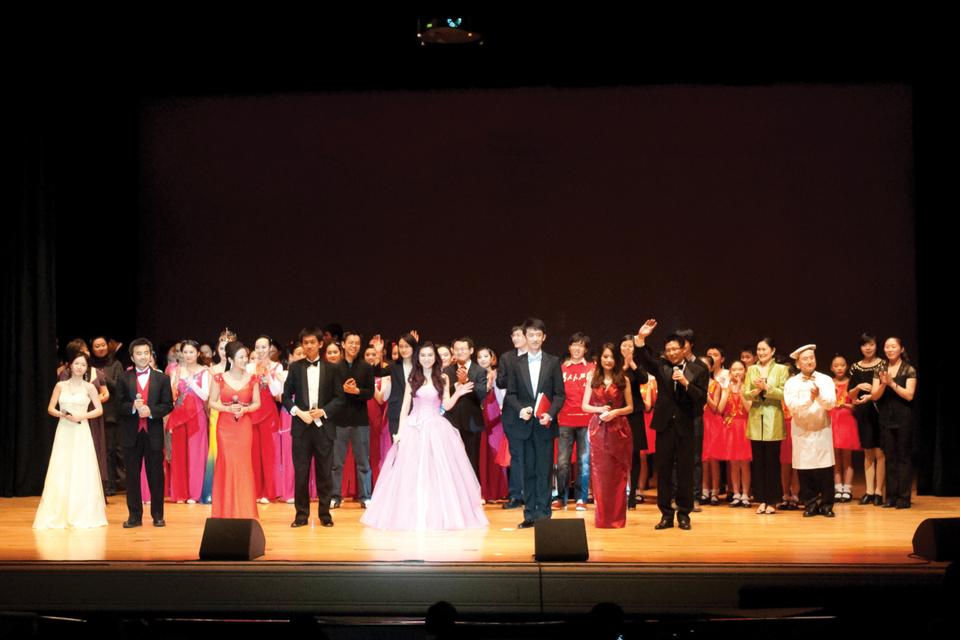  The 2012 Ivy League Spring Festival Gala organized by the Harvard Chinese Students and Scholars Association was held in John Hancock Hall Saturday.