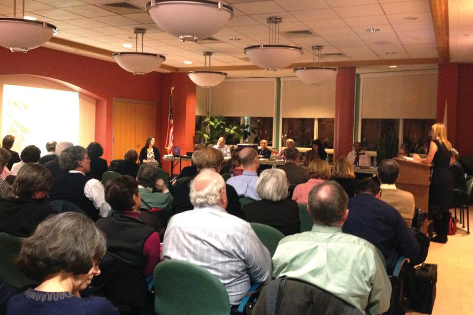 Community members and university affiliates listened to representatives from Harvard, MIT, and Lesley University as they presented their universities’ annual reports to the Cambridge City Planning Board.