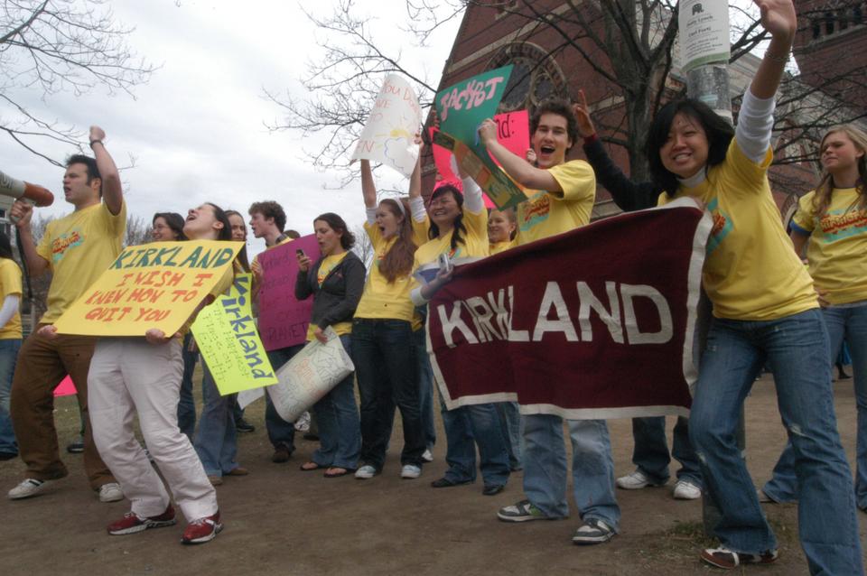 Kirkland upperclassman greet Freshman before they enter Annenberg for Housing Day festivities on March 23, 2006. 