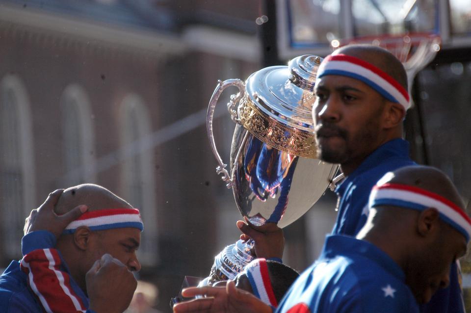 The world-renowned Harlem Globetrotters scrimmages the semi-secret Sorrento Square social organization that used to occasionally publish a so-called humor magazine outside on Bow Street.  The Globetrotters, displaying impressive feats of athleticism whilst leisurely cracking jokes, handily demolished their competition and left the audience in hysterics, both feats which their competition has yet to accomplish in its 136 years of existence.