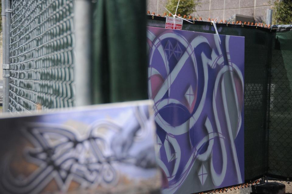 “Calligraffiti” artist eL Seed created a piece in front of the Harvard Science Center on Monday, March 26th. “I really felt the need to get back to my roots,” he says regarding calligraphy.