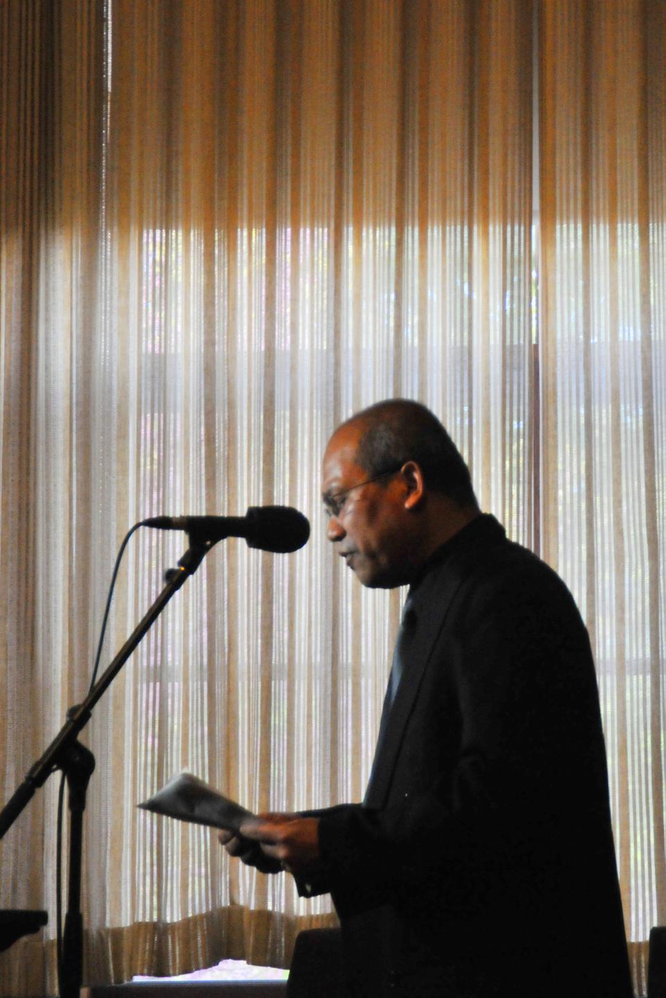 Samkhann Khoeun discusses experiences of Cambodians during the Khmer Rouge. Khoeun survived the Killing Fields in Cambodia and then became a refugee in the 1970s-1980s. 