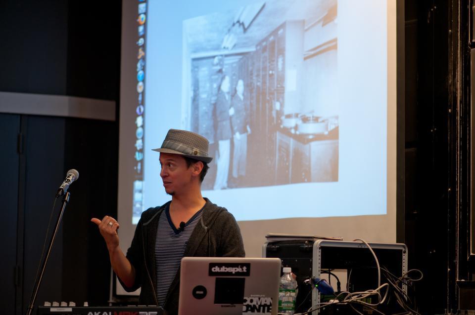 Daniel Freeman (’97) goes into the history of the vocoder during his instruction on electronic music at the Science Center today