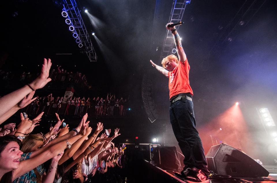 Ed Sheeran performed in the House of Blues Boston on September 19th. Performing without supporting musicians, Sheeran used the looping pedal extensively both for backing beats and layering vocals. 