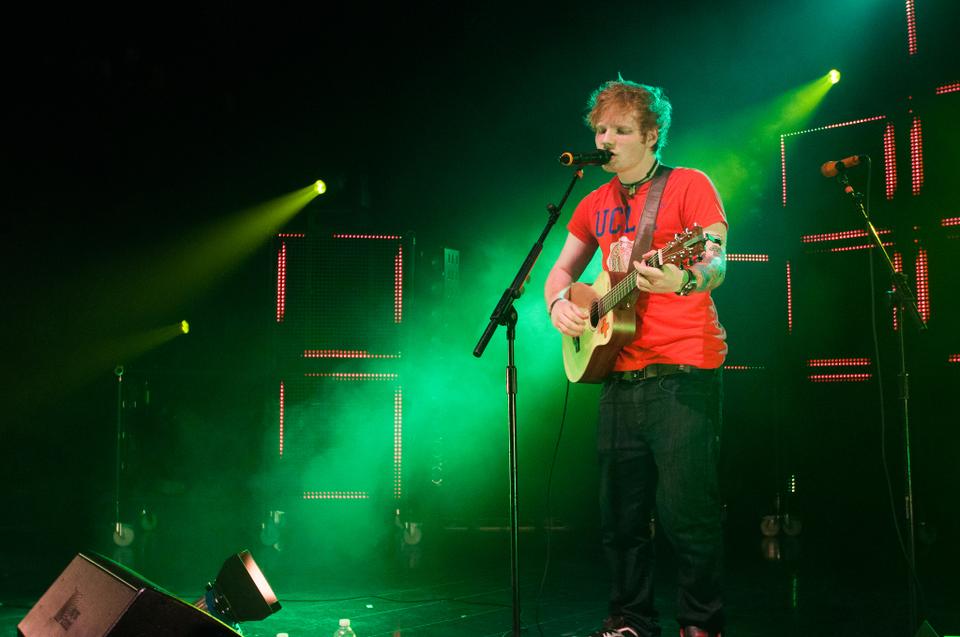 Ed Sheeran performed in the House of Blues Boston on September 19th. Performing without supporting musicians, Sheeran used the looping pedal extensively both for backing beats and layering vocals. 