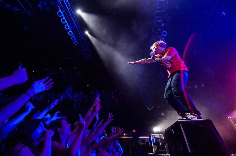 Ed Sheeran performed in the House of Blues Boston on September 19th. Performing without supporting musicians, Sheeran used the looping pedal extensively both for backing beats and layering vocals. 