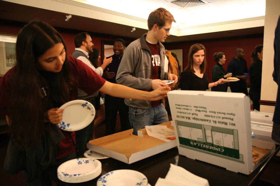 Students and Harvard community members enjoy pizza and drinks at Reverend Jonathan L. Walton’s inaugural Sparks House tailgate.