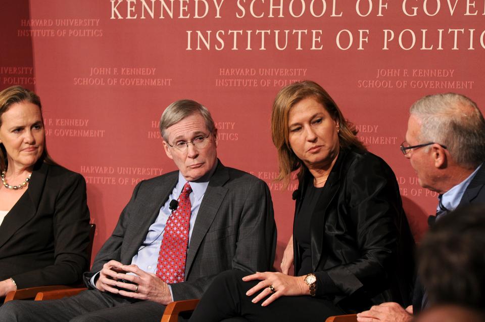 Michéle Flournoy, Stephen Hadley, and Tziporah Livni discuss the stability of United States-Israeli relations. Hadley asserts that the relationship is grounded in support from both parties. 