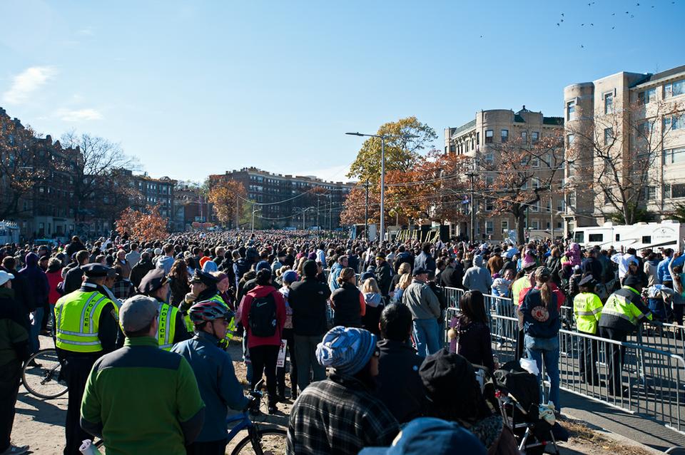 Thousands of fans filled Commonwealth Ave for the dedication of 1325 and the free concert Aerosmith performed in celebration of the event.