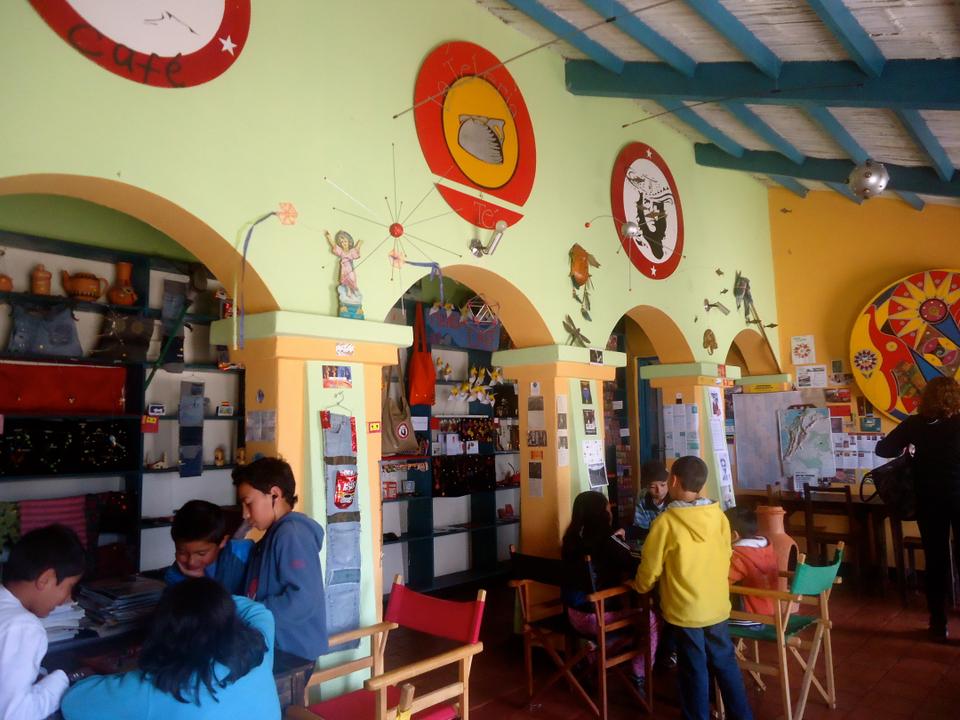 Students play board games at a local café before learning about the Zenú, a pre-Colombian tribe with little recorded history but a sizable amount of goldwork.