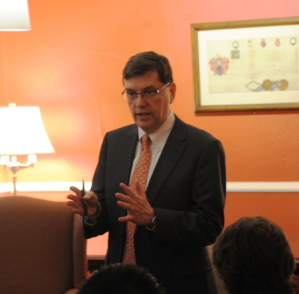 Attending Winthrop House's Speaker Series Tuesday evening, politician and Peace Corps Director Mark Gearan '78 emphasizes the importance of public service.  