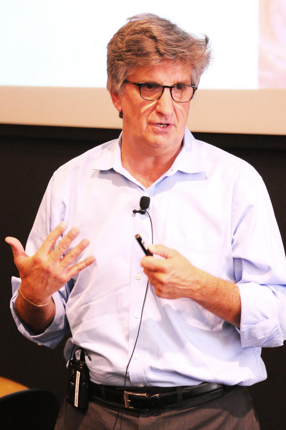 Pat Levitt speaks about the development of complex social behaviors in humans and other animals. Levitt, of the University of Southern California, lectured Tuesday afternoon in Fong Auditorium.