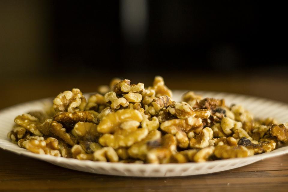 Harvard researchers have found out that eating walnuts correlates with a decrease in the risk of getting Type II diabetes in women.