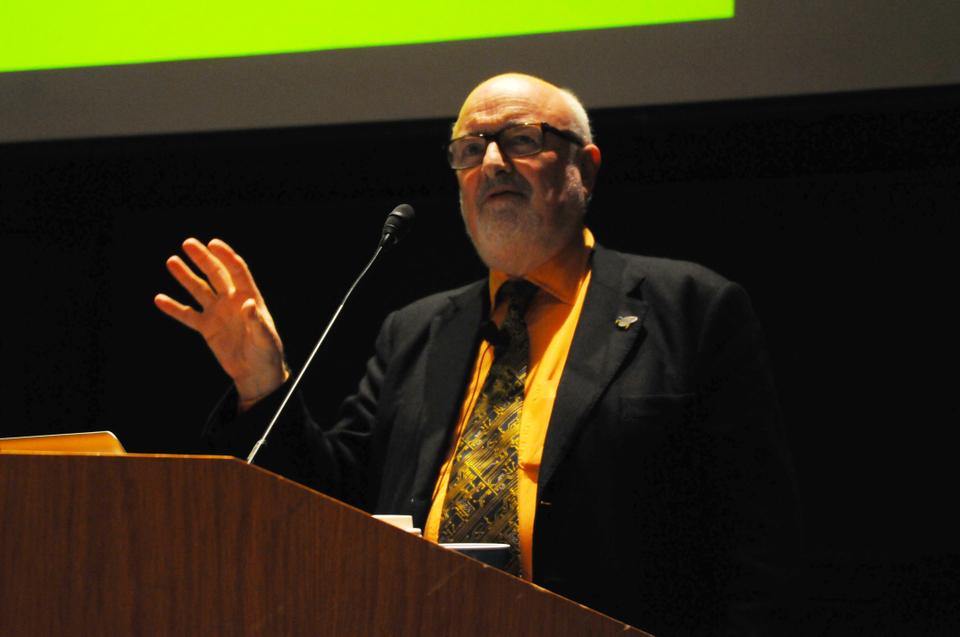 Christopher D. Frith, Professor Emeritus of Neuropsychology at University College London discusses observational learning in humans and animals Thursday afternoon. His presentation on how culture affects the brain is the final installment of the Mind, Brain and Behavior Department's Distinguished Lecture Series for Spring 2013. Daniel J. Hilhorst.