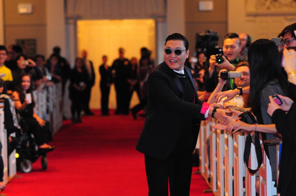 Korean pop star, Psy, visits Harvard on Thursday night.  The singer, famous for his YouTube hit Gangnam Style which has over one billion views, spoke about his worldwide rise to fame, and his future goals for his career.  He entertainted the audience with occasional dance moves and humorous stories.