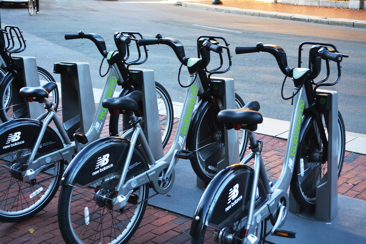 Hubway’s rental bikes, located steps away from the Harvard Square MBTA station will continue to be available to riders throughout this winter at local stations.  In the past two and half years, Hubway has only been available depending on the season with this winter being an exception
