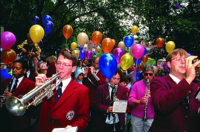 Cover image for Should Harvard Increase Its Class Size?