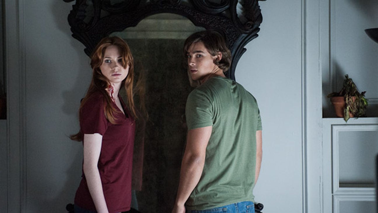 Karen Gillan and Brenton Thwaites star in "Oculus."