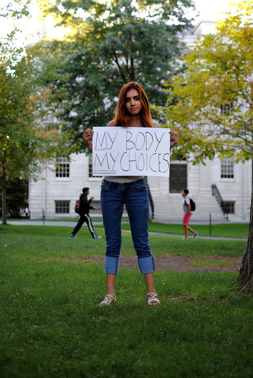 A college sophomore poses in Tercentenary Theater for the #emBODYindia campaign. 