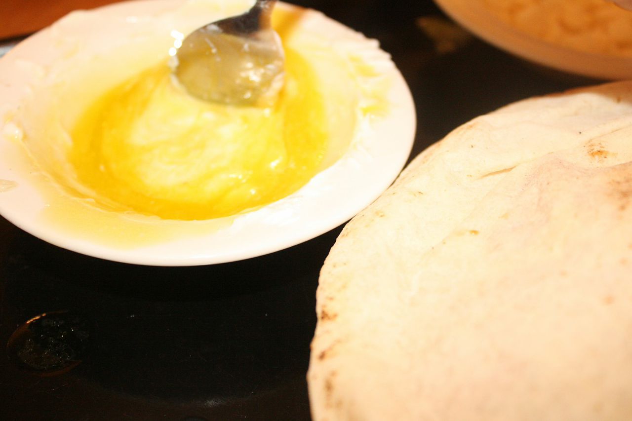 Mix olive oil and lemon juice vigorously with a fork 
